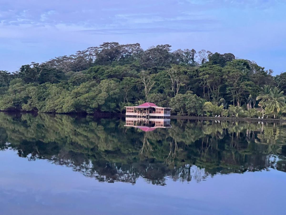 Dolphin Blue Paradise Bocas del Toro Exterior photo